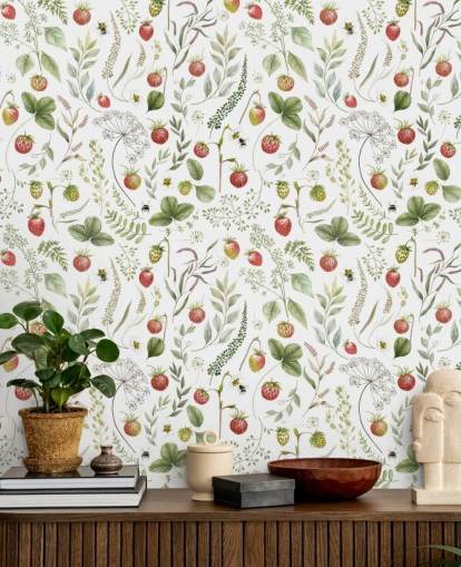 mural de papel pintado rojo y verde de Kikki Belle llamado Strawberry Hill para guarderías, cocinas y salas de juegos