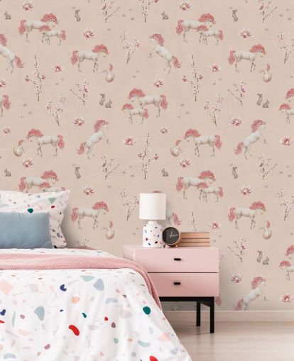 papier peint mural en forme de licorne rose appelé Pink Unique Unicorn par Kikki Belle pour les chambres de filles et les crèches