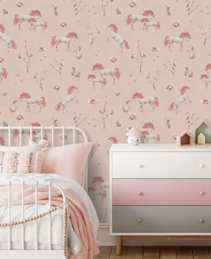 lyserød enhjørning tapetmaleri kaldet Pink Unique Unicorn af Kikki Belle til pigers soveværelser og planteskoler