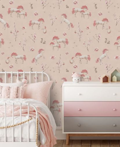 carta da parati murale con unicorno rosa chiamata Pink Unique Unicorn di Kikki Belle per camerette e asili nido