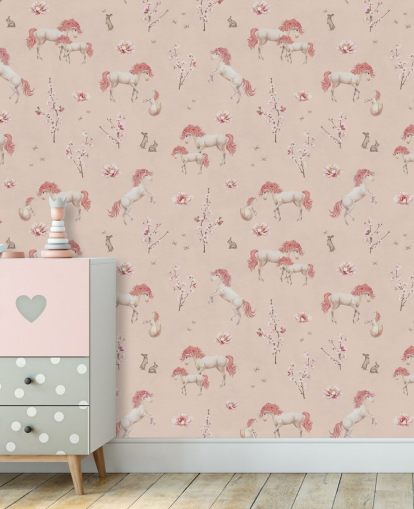 roze eenhoorn behangmuurschildering genaamd Pink Unique Unicorn van Kikki Belle voor meisjeskamers en kinderdagverblijven
