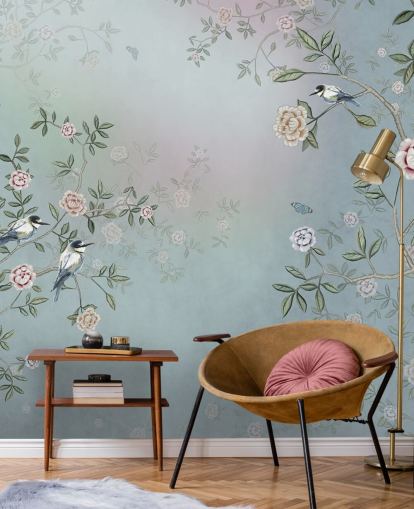 carta da parati murale con giardino di rose blu chiamata Birds Singing in the Rose Garden Blue at Wallsauce per camere da letto, salotti e bagni