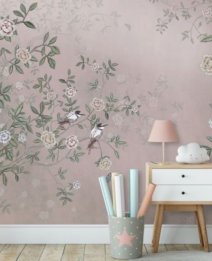 mural de papel pintado de jardín de rosas rosa llamado Birds Singing in the Rose Garden Pink at Wallsauce para dormitorios, salas de estar y baños