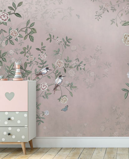 carta da parati murale rosa con giardino di rose chiamato Birds Singing in the Rose Garden Pink at Wallsauce per camere da letto, salotti e bagni carta da parati murale rosa con giardino di rose chiamato Birds Singing in the Rose Garden Pink at Wallsauce per camere da letto, salotti e bagni