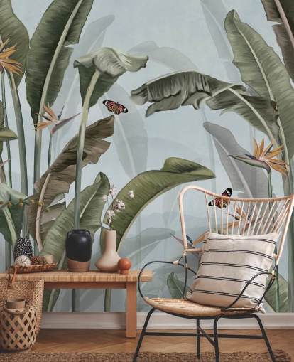 sininen ja vihreä viidakon taustakuvamaalaus nimeltä Palm Trees and Butterflies Blue Wallsaucessa