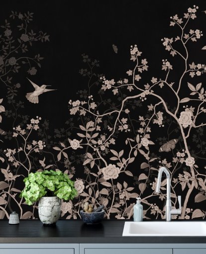 mørkt jungle tapet kaldet Dark Birds and Butterflies på Wallsauce til soveværelser, stuer og badeværelser