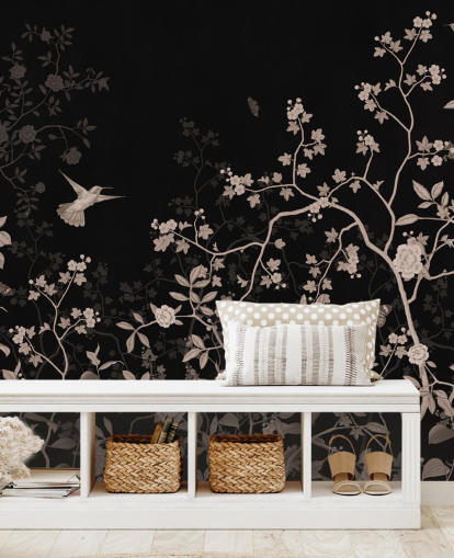 mörk djungel tapet som heter Dark Birds and Butterflies på Wallsauce för sovrum, vardagsrum och badrum mörk djungel tapet som heter Dark Birds and Butterflies på Wallsauce för sovrum, vardagsrum och badrum