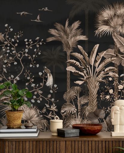 dunkles Chinoiserie-Tapetenbild mit dem Titel Hanging Tropical Palm Trees Blue für Wohn- und Schlafzimmer