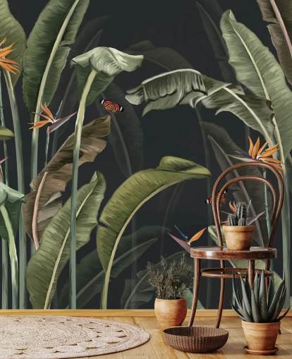 papel pintado de palmeras oscuras llamado Palm Trees and Butterflies Dark at Wallsauce para dormitorios