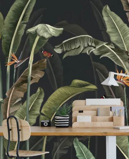 dunkle Palmentapete namens Palm Trees and Butterflies Dark at Wallsauce für Schlafzimmer