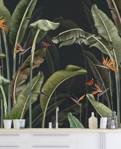 carta da parati con palme scure chiamata Palm Trees and Butterflies Dark at Wallsauce per camere da letto