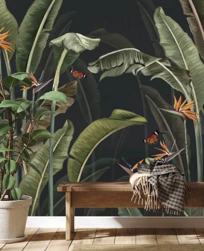 dunkle Palmentapete namens Palm Trees and Butterflies Dark at Wallsauce für Schlafzimmer