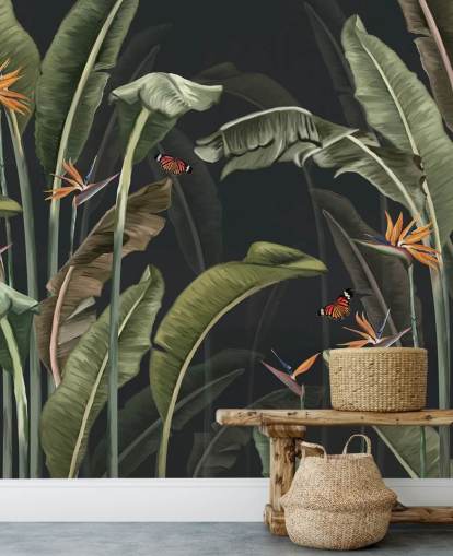 papel pintado de palmeras oscuras llamado Palm Trees and Butterflies Dark at Wallsauce para dormitorios