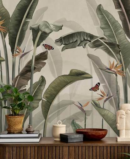 papel pintado de palmeras verdes llamado Palm Trees and Butterflies Green en Wallsauce para dormitorios, salas de estar y cocinas