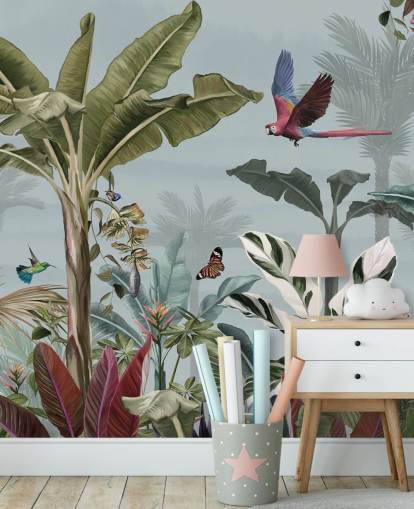 blaue Dschungeltapete namens Parrot Flying Through the Jungle Blue in Wallsauce für Wohnzimmer
