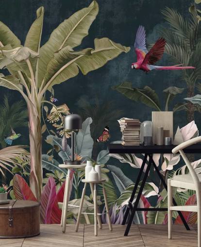Dschungel-Tapete mit dem Titel Parrot Flying Through the Jungle at Wallsauce für Schlafzimmer und Wohnzimmer