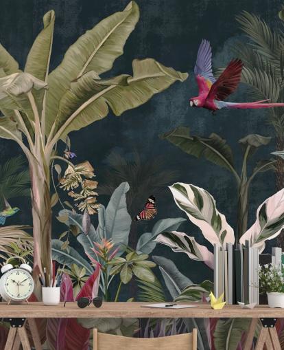 behangmuurschildering met de naam Parrot Flying Through the Jungle at Wallsauce voor slaapkamers en woonkamers behangmuurschildering met de naam Parrot Flying Through the Jungle at Wallsauce voor slaapkamers en woonkamers