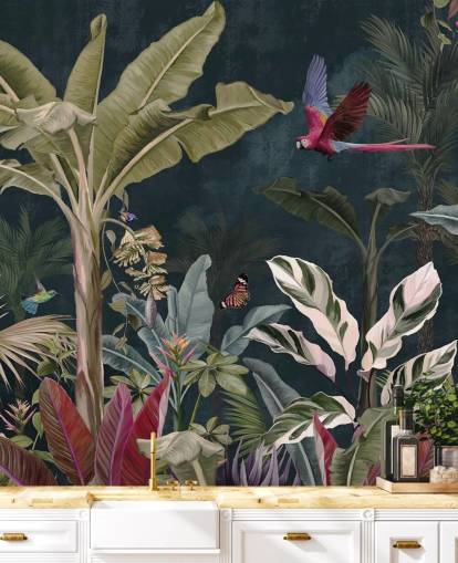 mural de papel pintado de la jungla llamado Parrot Flying Through the Jungle en Wallsauce para dormitorios y salas de estar mural de papel pintado de la jungla llamado Parrot Flying Through the Jungle en Wallsauce para dormitorios y salas de estar