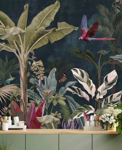 carta da parati murale sulla giungla chiamata Parrot Flying Through the Jungle at Wallsauce per camere da letto e salotti