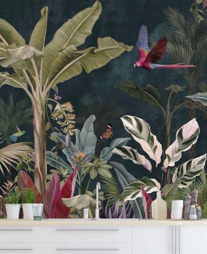 mural de papel pintado de la jungla llamado Parrot Flying Through the Jungle en Wallsauce para dormitorios y salas de estar