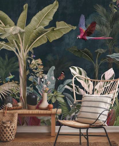 mural de papel pintado de la jungla llamado Parrot Flying Through the Jungle en Wallsauce para dormitorios y salas de estar mural de papel pintado de la jungla llamado Parrot Flying Through the Jungle en Wallsauce para dormitorios y salas de estar