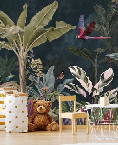 mural de papel de parede da selva chamado Parrot Flying Through the Jungle at Wallsauce para quartos e salas de estar
