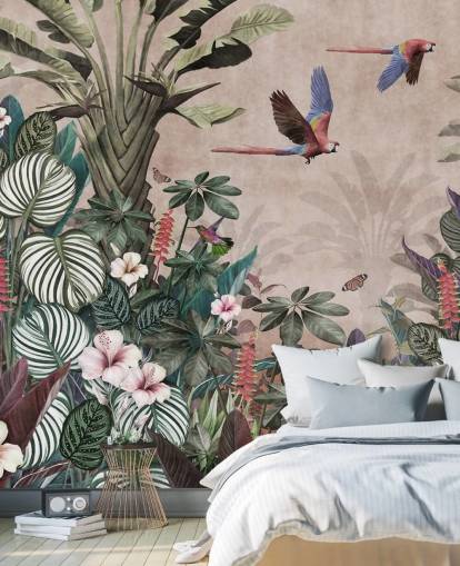 rosafarbenes Papageientapetenwandbild namens Parrot Jungle Flight Pink in Wallsauce für Schlafzimmer, Wohnzimmer und Badezimmer rosafarbenes Papageientapetenwandbild namens Parrot Jungle Flight Pink in Wallsauce für Schlafzimmer, Wohnzimmer und Badezimmer