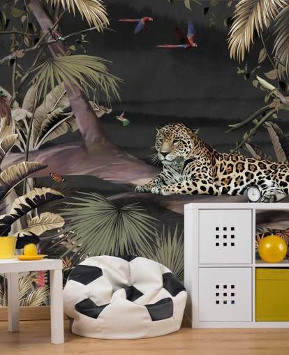donkere jungle behangmuurschildering genaamd Relaxing Jungle Jaguar Dark at Wallsauce voor slaapkamers en woonkamers