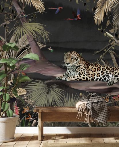 mörk djungel tapetväggmålning som heter Relaxing Jungle Jaguar Dark på Wallsauce för sovrum och vardagsrum