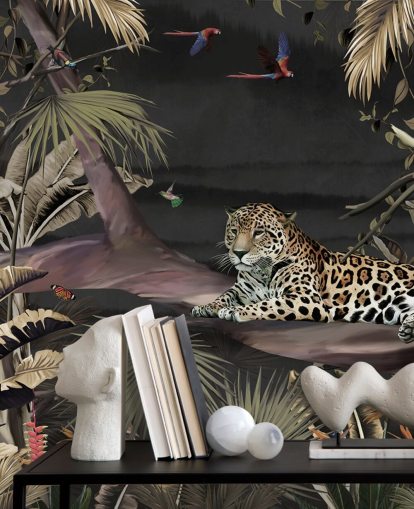mørk jungel tapetmaleri kalt Relaxing Jungle Jaguar Dark på Wallsauce for soverom og stuer