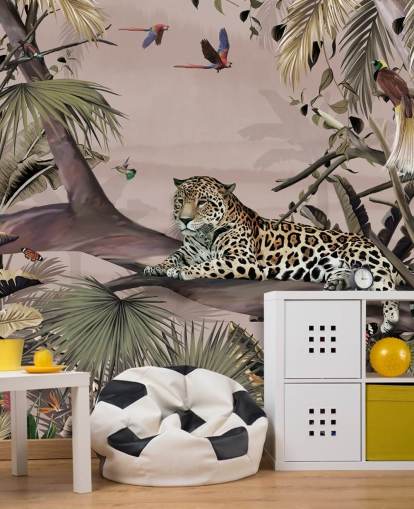 rosa djungel tapetväggmålning som heter Relaxing Jungle Jaguar Pink på Wallsauce för vardagsrum, sovrum och badrum rosa djungel tapetväggmålning som heter Relaxing Jungle Jaguar Pink på Wallsauce för vardagsrum, sovrum och badrum