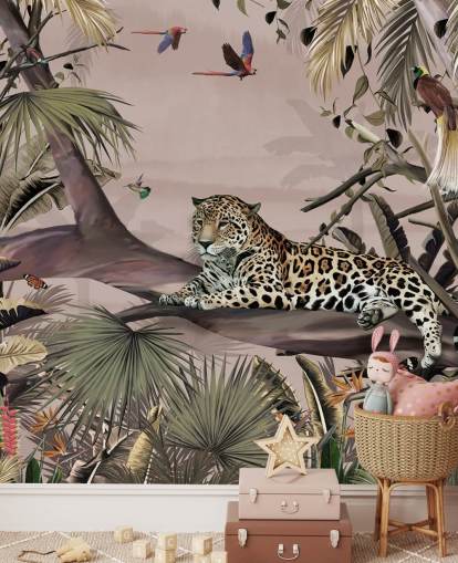 roze jungle behangmuurschildering genaamd Relaxing Jungle Jaguar Pink bij Wallsauce voor woonkamers, slaapkamers en badkamers