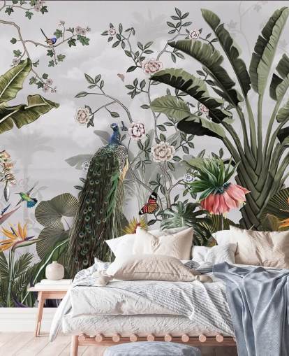 papier peint mural en forme de paon gris appelé Tropical Forest Peacock Grey chez Wallsauce pour les salles de bain, les cuisines et les chambres