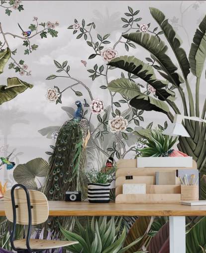 grijze pauw behangmuurschildering genaamd Tropical Forest Peacock Grey bij Wallsauce voor badkamers, keukens en slaapkamers