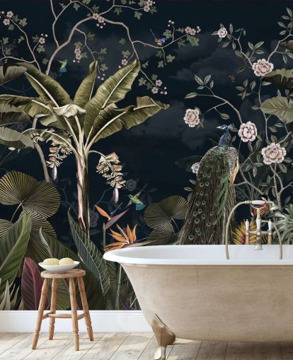 marineblauwe pauwmuurschildering genaamd Tropical Forest Peacock Navy at Wallsauce voor slaapkamers en woonkamers