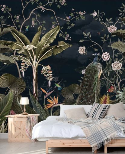 Marineblaues Pfau-Wandbild namens Tropical Forest Peacock Navy in Wallsauce für Schlafzimmer und Wohnzimmer