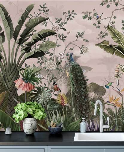 rosafarbenes tropisches Tapeten-Wandbild namens Tropical Forest Peacock Pink in Wallsauce für Schlafzimmer und Wohnzimmer