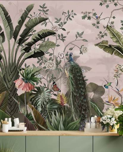 vaaleanpunainen trooppinen taustakuvamaalaus nimeltä Tropical Forest Peacock Pink Wallsaucessa makuuhuoneisiin ja olohuoneisiin