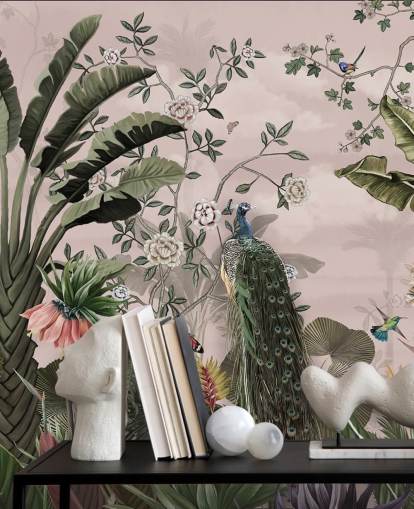 rosa tropisk tapetmaleri kalt Tropical Forest Peacock Pink på Wallsauce for soverom og stuer rosa tropisk tapetmaleri kalt Tropical Forest Peacock Pink på Wallsauce for soverom og stuer