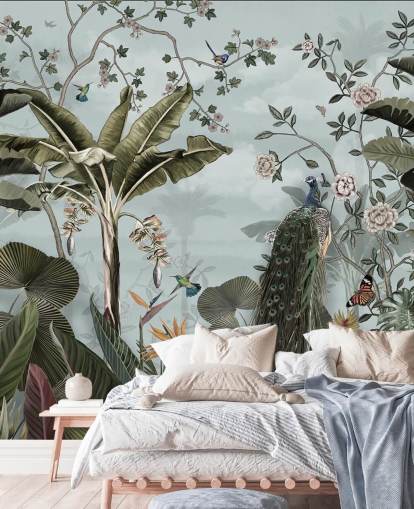 himmelblå jungel veggmaleri kalt Tropical Forest Peacock Sky Blue på Wallsauce for soverom, bad og spiserom