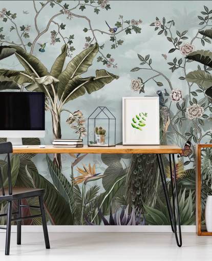 himmelblaues Dschungel-Wandbild namens Tropical Forest Peacock Sky Blue in Wallsauce für Schlafzimmer, Badezimmer und Esszimmer