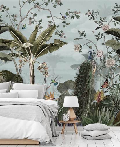 himmelblaues Dschungel-Wandbild namens Tropical Forest Peacock Sky Blue in Wallsauce für Schlafzimmer, Badezimmer und Esszimmer
