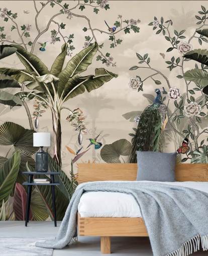 tropisk skovpåfugl tapetmaleri kaldet Tropical Forest Peacock på Wallsauce til soveværelser og stuer