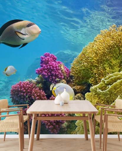 Decorazione murale con pesci e coralli colorati