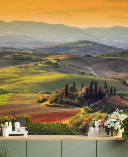 Paisagem da Toscana no papel de parede quente da noite