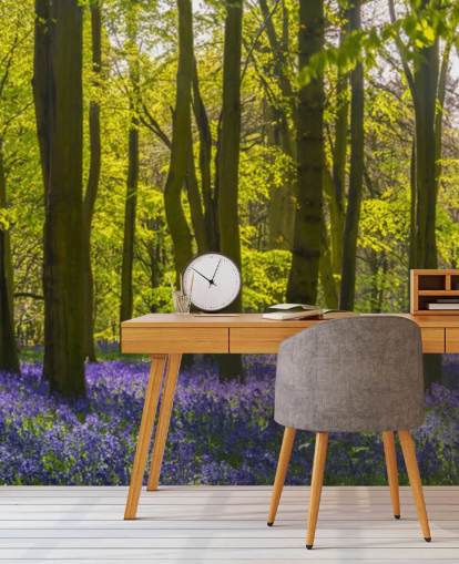 groene en paarse bosbehangmuurschildering genaamd Sunlite Blue Wood voor slaapkamers en lounges