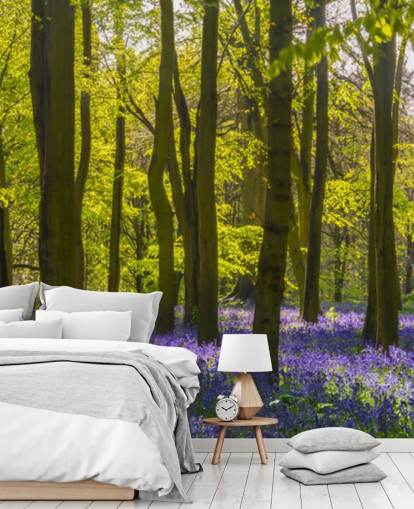 mural de papel pintado de bosque verde y morado llamado Sunlite Blue Wood para dormitorios y salones