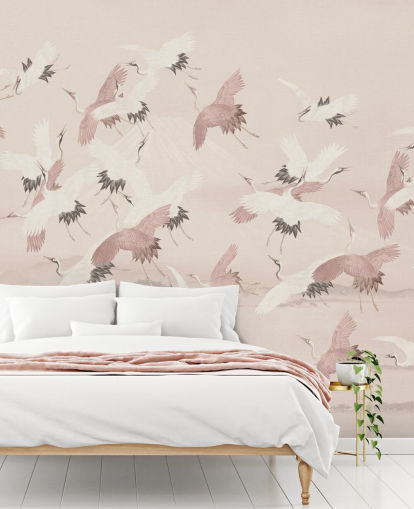 mural de papel pintado de grullas beige llamado Flying Vintage Flying Cranes de Bloomery Decor para dormitorios, salas de estar y pasillos