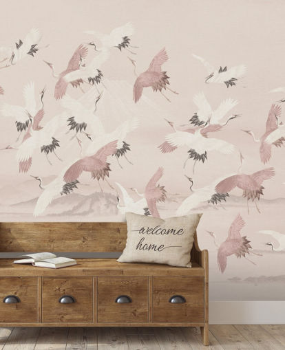 Bloomery Decorin beige nosturin taustakuvamaalaus nimeltä Flying Vintage Flying Cranes makuuhuoneisiin, olohuoneisiin ja käytäviin