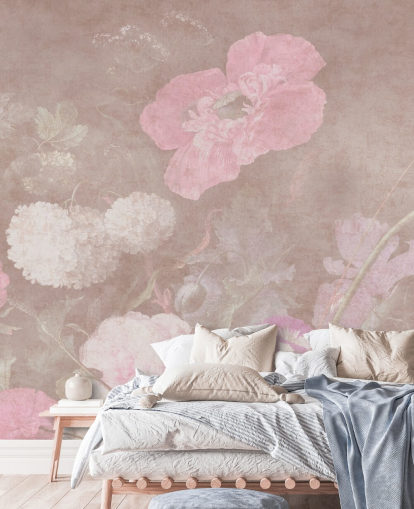 carta da parati murale floreale rosa chiamata Moody Baroque Florals di Bloomery Decor per camere da letto